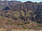 69 Dal Pizzo di Spino zoom su Pregaroldi e di fronte Cornalta